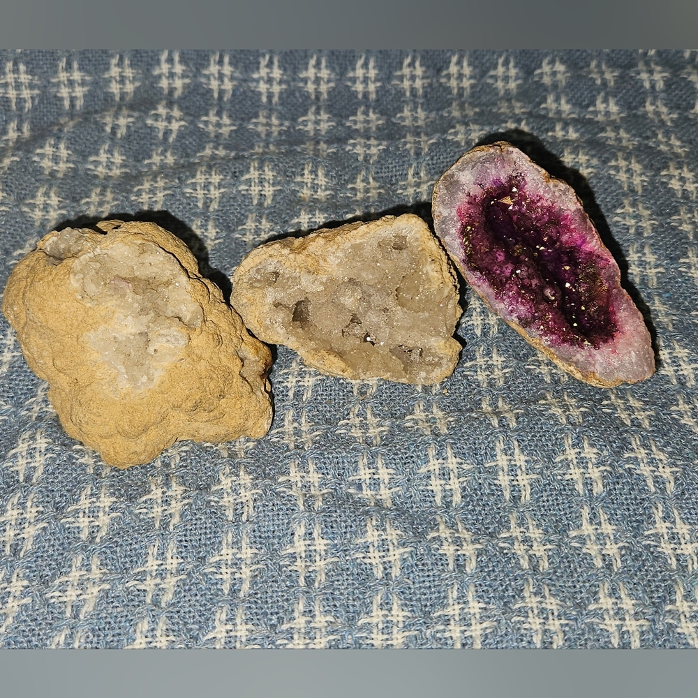 3 Geode rocks - Picture 8 of 8